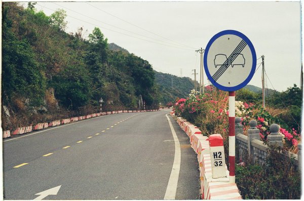 Comment choisir un système de navigation GPS pour une moto de touring pour des trajets longue distance ?